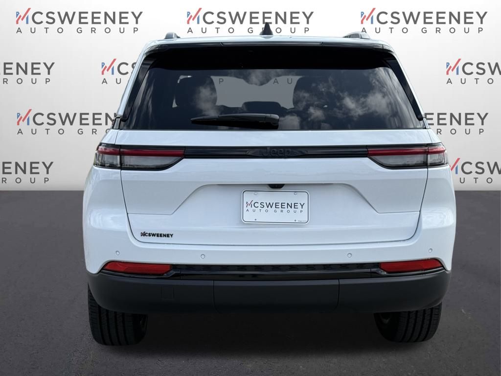 2025 Jeep Grand Cherokee Altitude photo 3