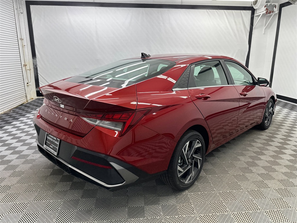 2025 Hyundai Elantra SEL Convenience photo 5