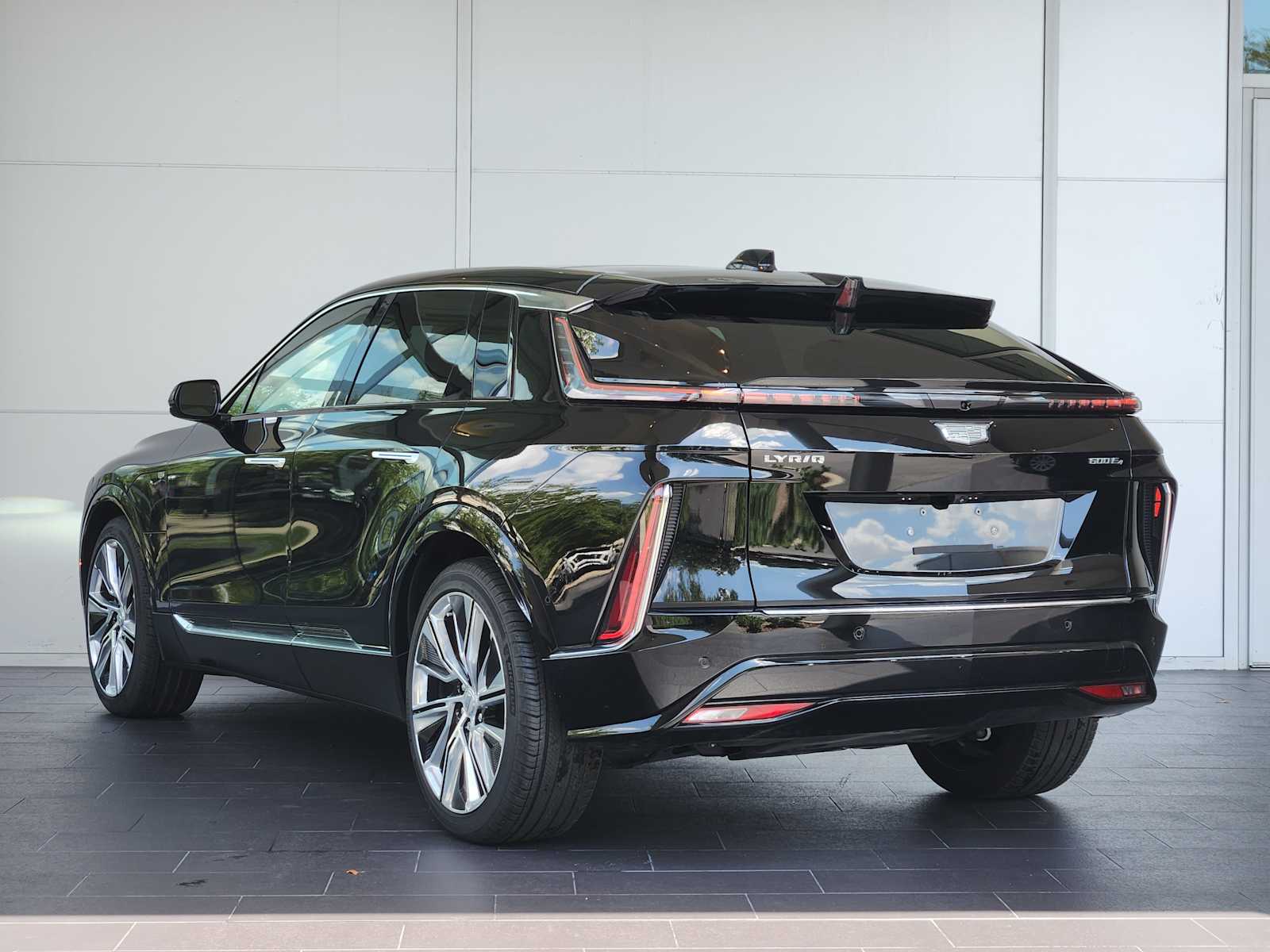 2024 Cadillac Lyriq Luxury photo 4