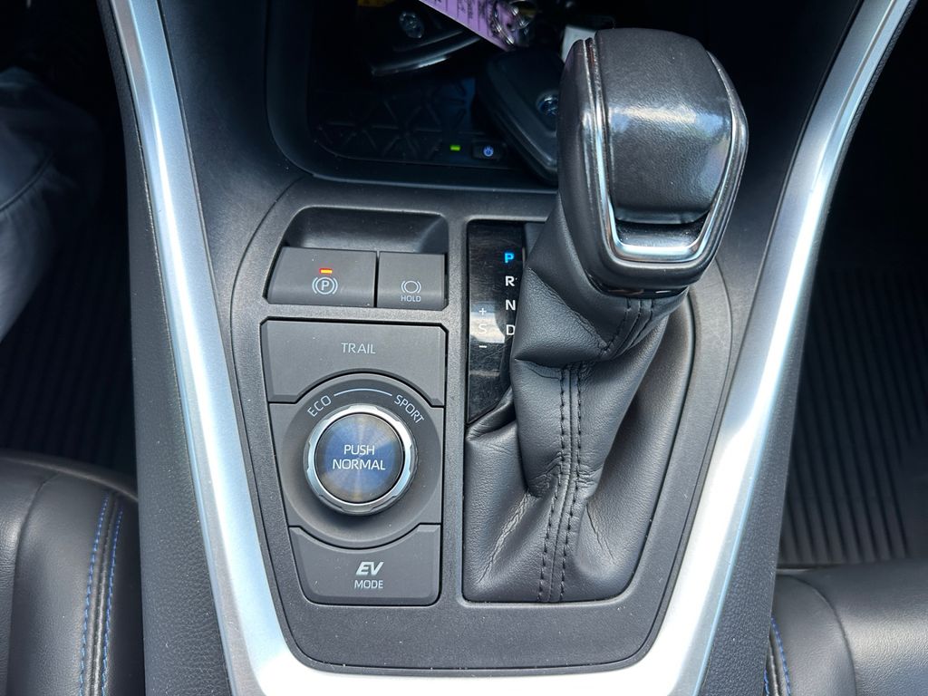 2020 Toyota RAV4 Hybrid XSE photo 22