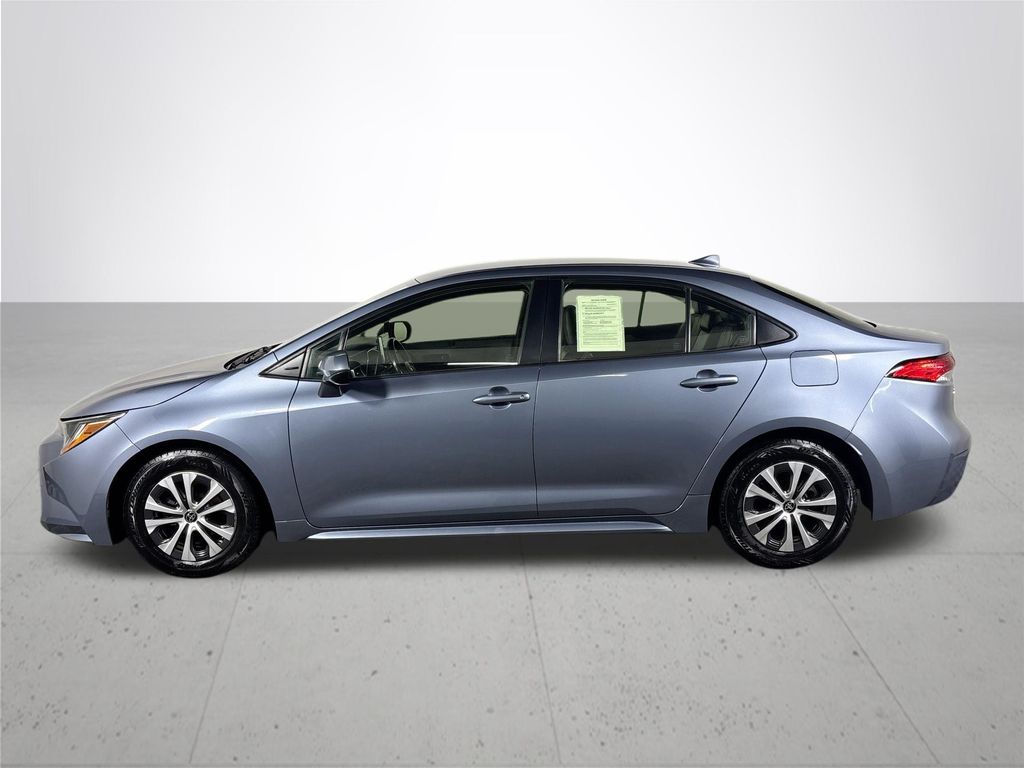 2022 Toyota Corolla Hybrid LE photo 9