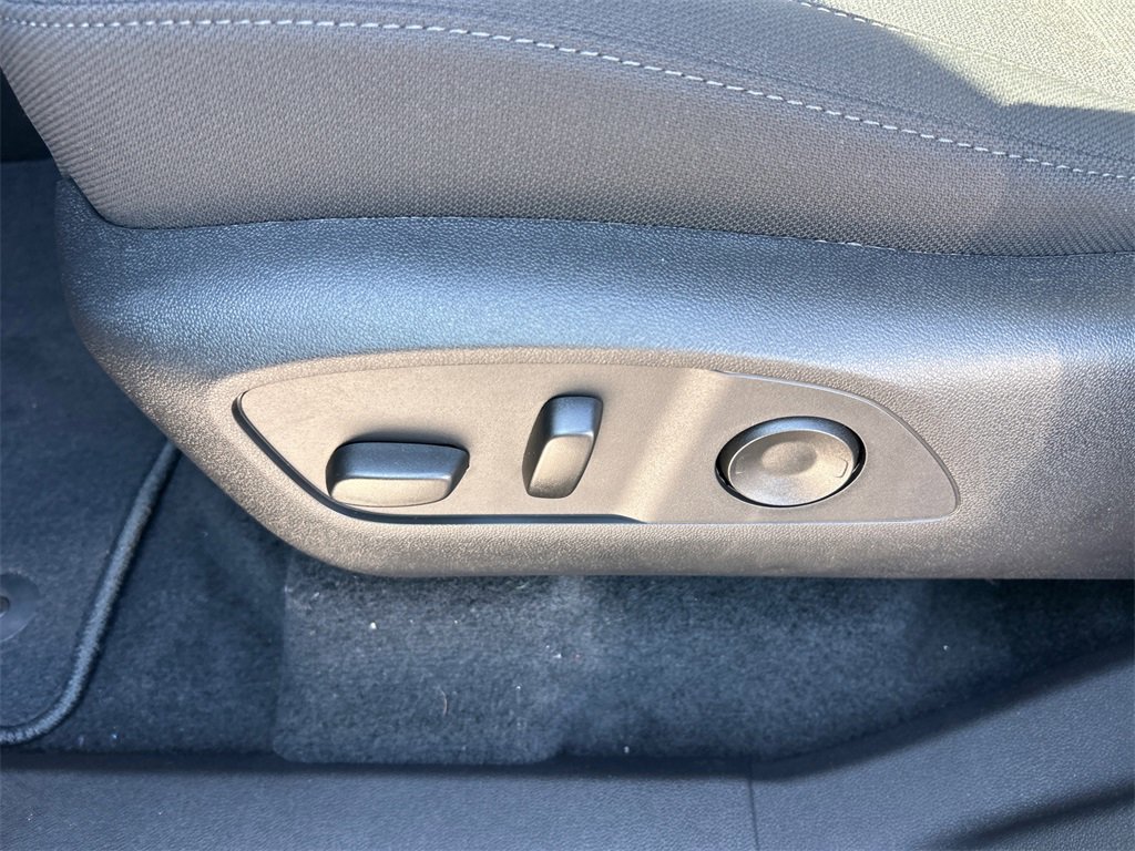 2026 GMC ACADIA - Image 15