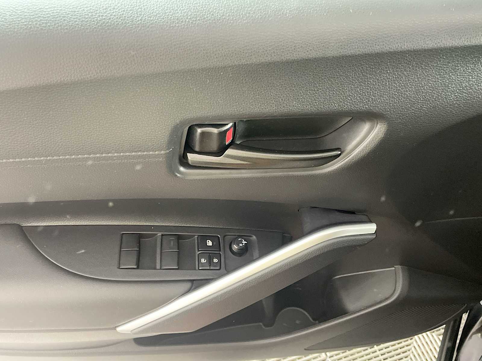 2023 Toyota Corolla Cross LE photo 14
