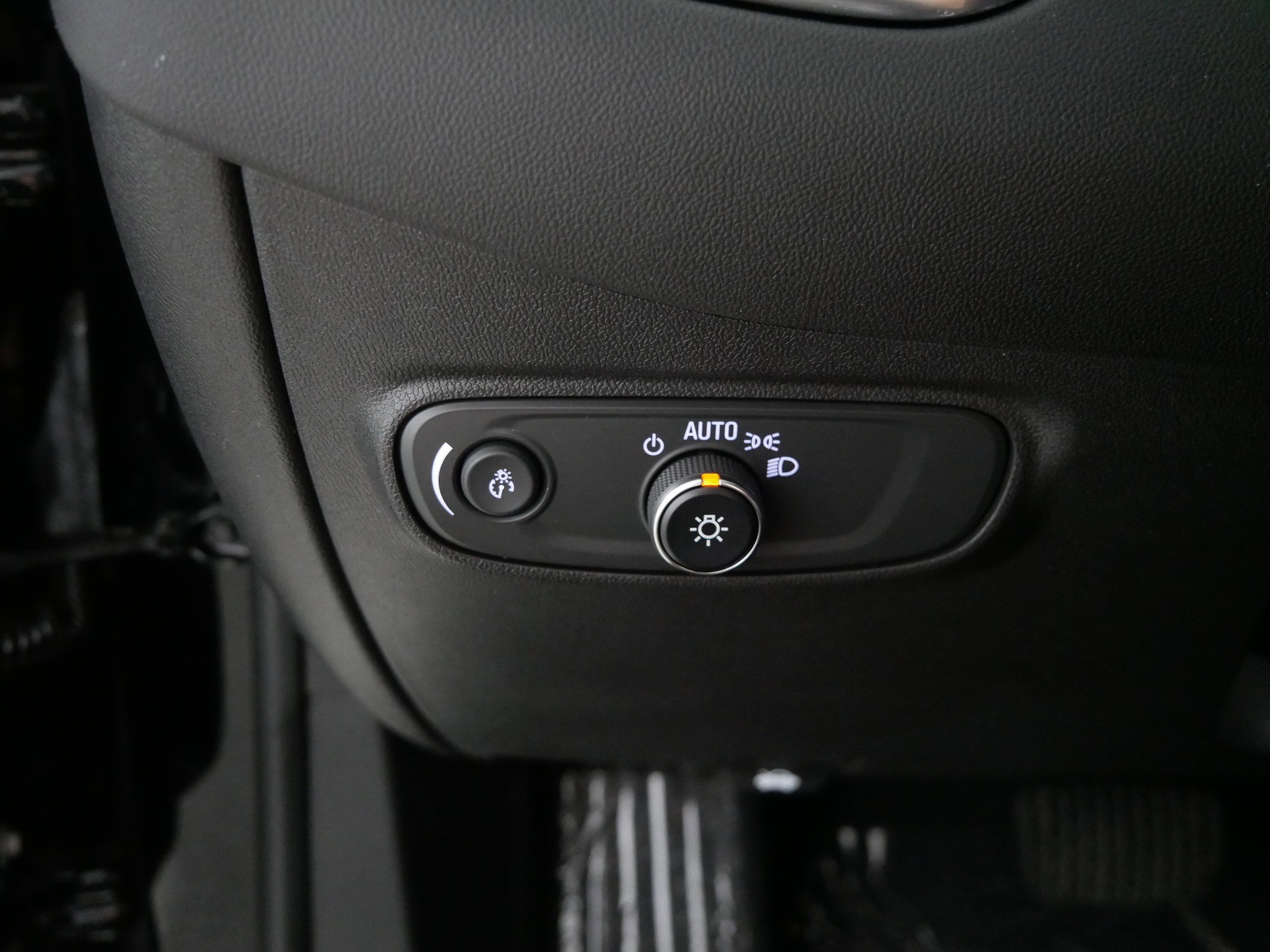 Used 2022 Chevrolet Equinox LT with VIN 3GNAXUEV8NL287066 for sale in Brooklyn Center, Minnesota