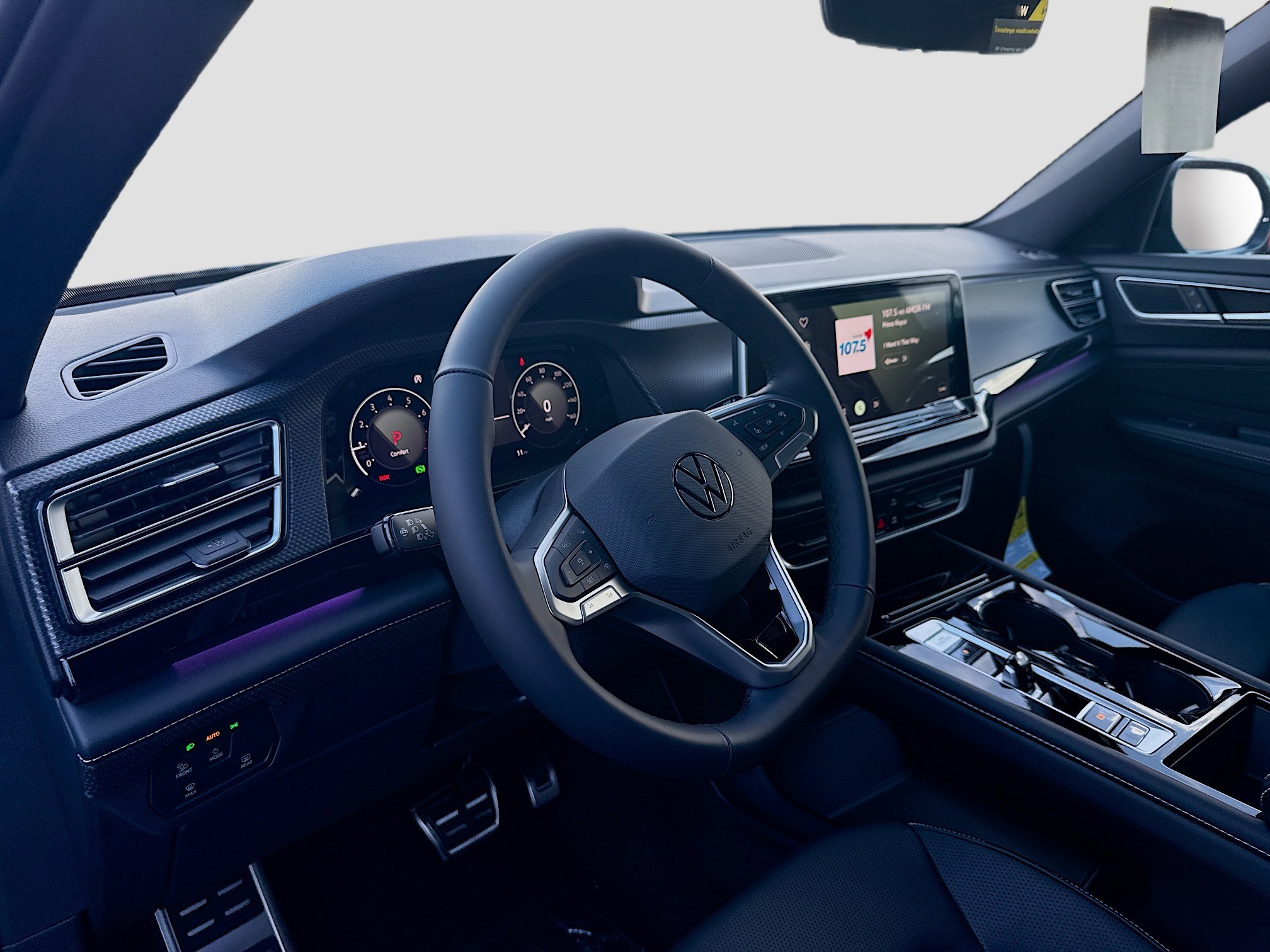 2026 Volkswagen Atlas Cross Sport SEL R-Line photo 4