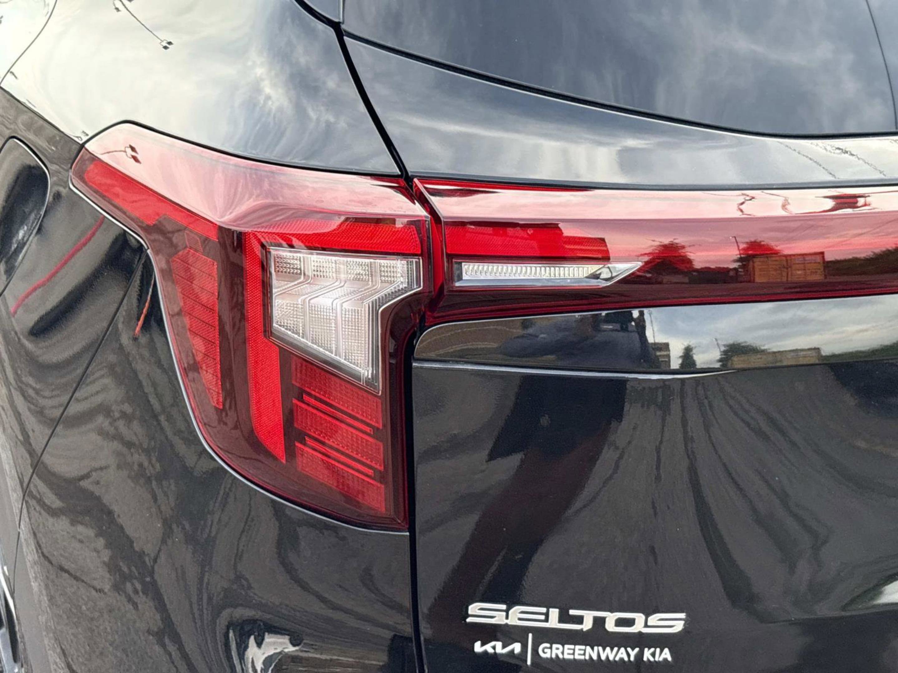 2024 Kia Seltos SX photo 11