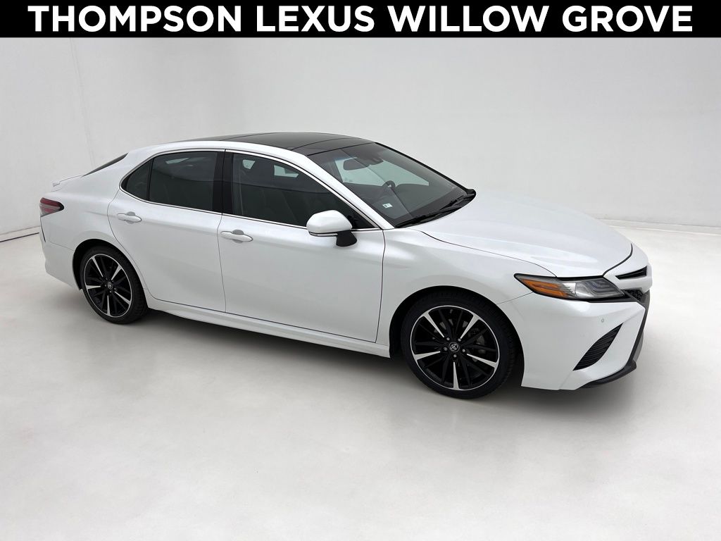 2018 Toyota Camry XSE photo 2