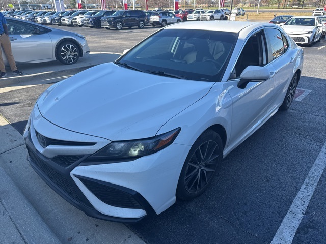 2023 Toyota Camry SE's photo