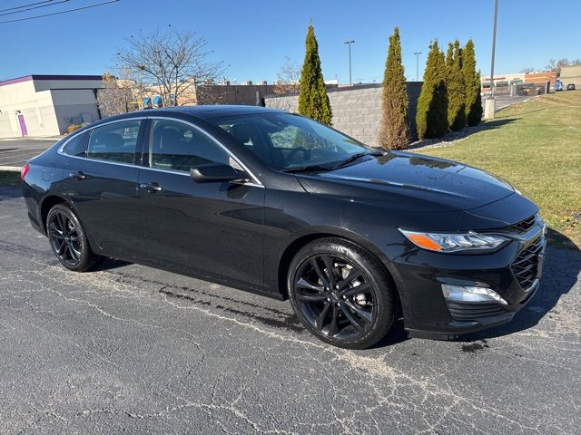 2024 Chevrolet Malibu Premier 2LT photo 3