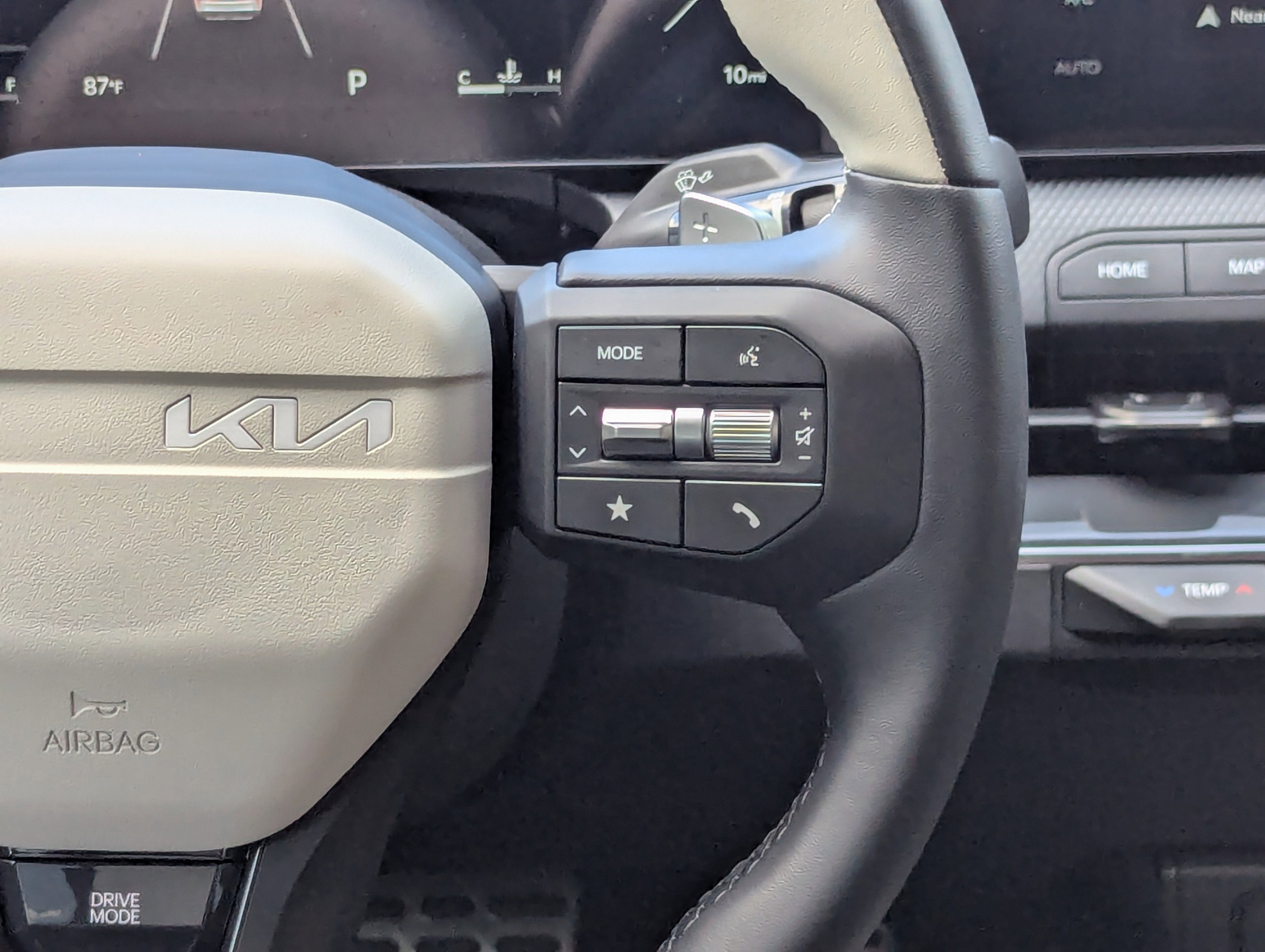 2025 Kia K4 GT-Line Turbo photo 4