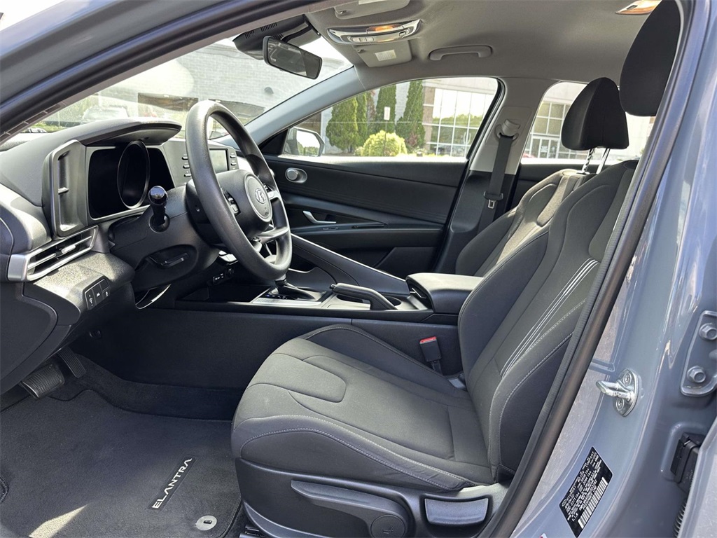2022 Hyundai Elantra SEL photo 14