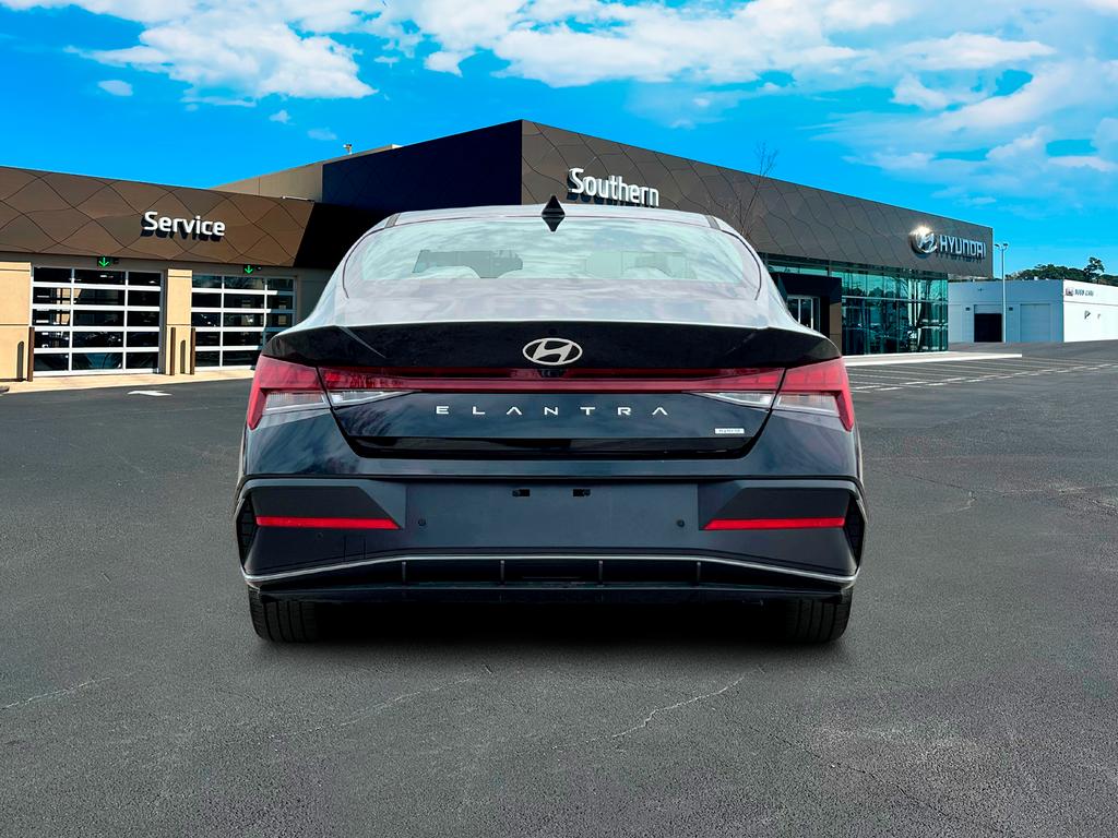 2025 Hyundai Elantra Hybrid Limited photo 5