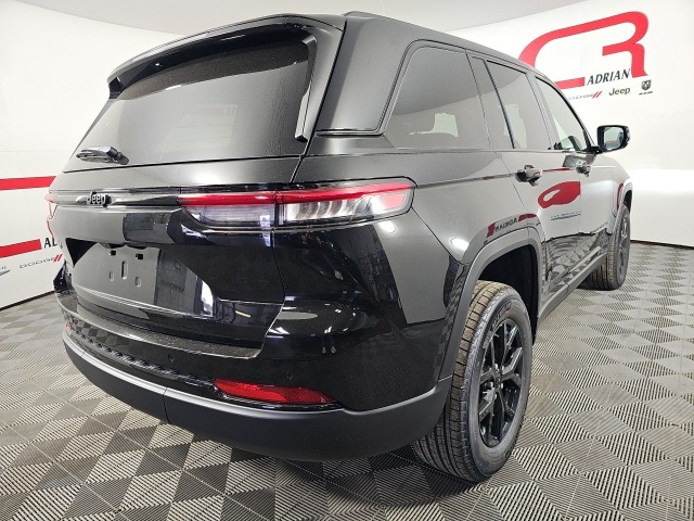 2025 Jeep Grand Cherokee Altitude photo 4