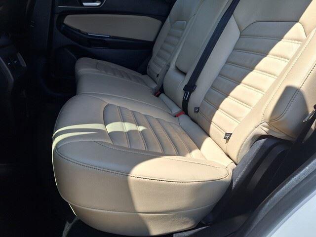 2015 Ford Edge SEL photo 17