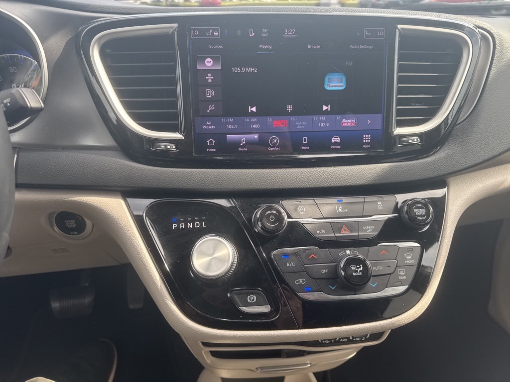 2022 Chrysler Pacifica Touring L photo 7