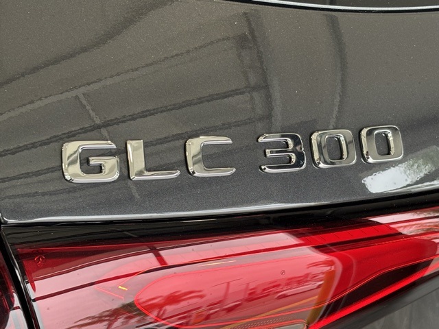2026 Mercedes Benz GLC 300 photo 4