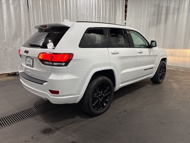 2018 Jeep Grand Cherokee Altitude photo 2