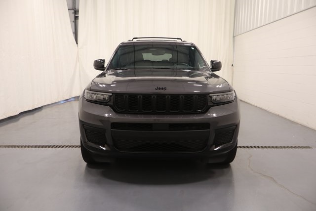 2022 Jeep Grand Cherokee Altitude photo 2