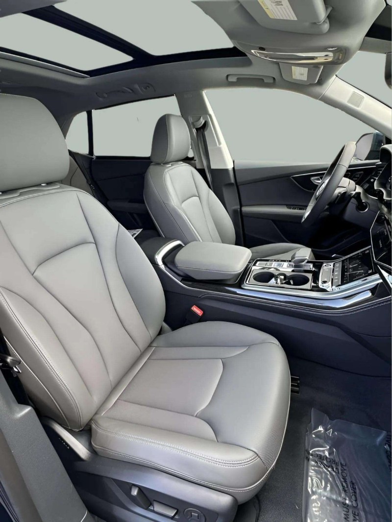 2025 Audi Q8 55 Premium Plus photo 13