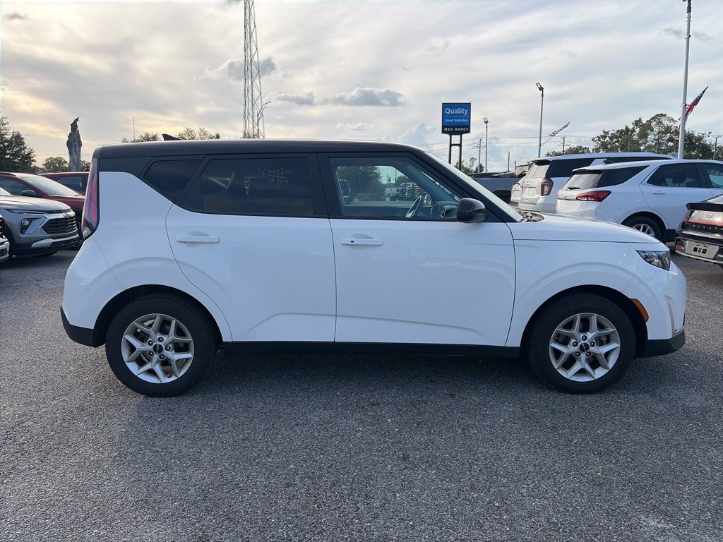 2024 Kia Soul LX S photo 3