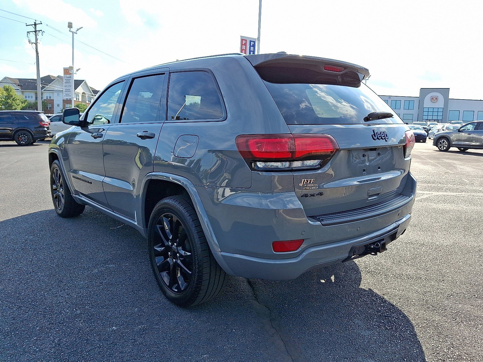 2022 Jeep Cherokee Laredo X photo 3