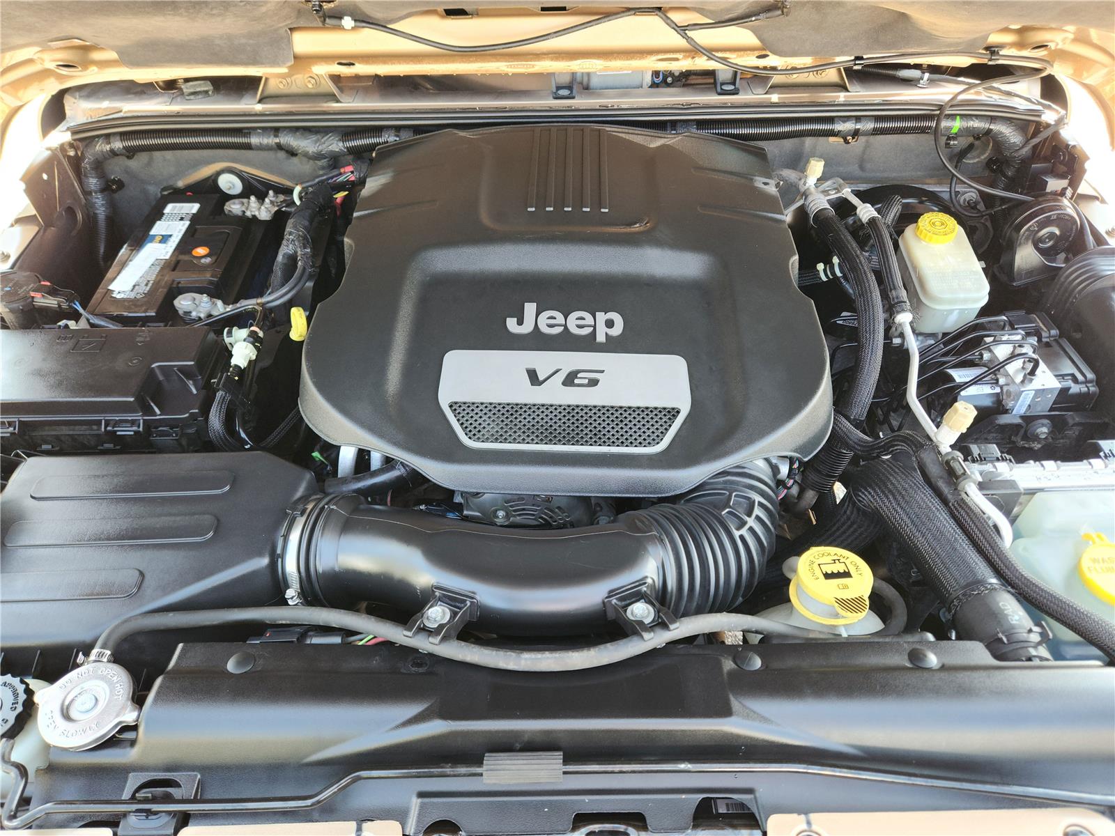 2015 Jeep Wrangler Sahara photo 14