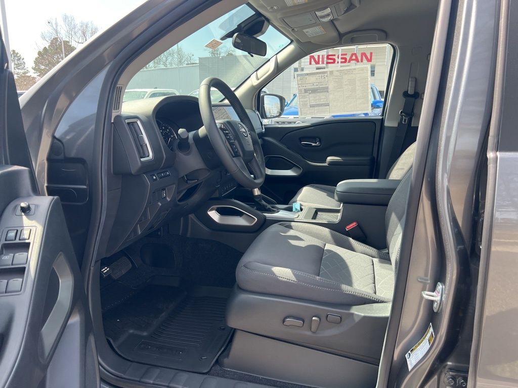 2025 Nissan Frontier SV photo 11