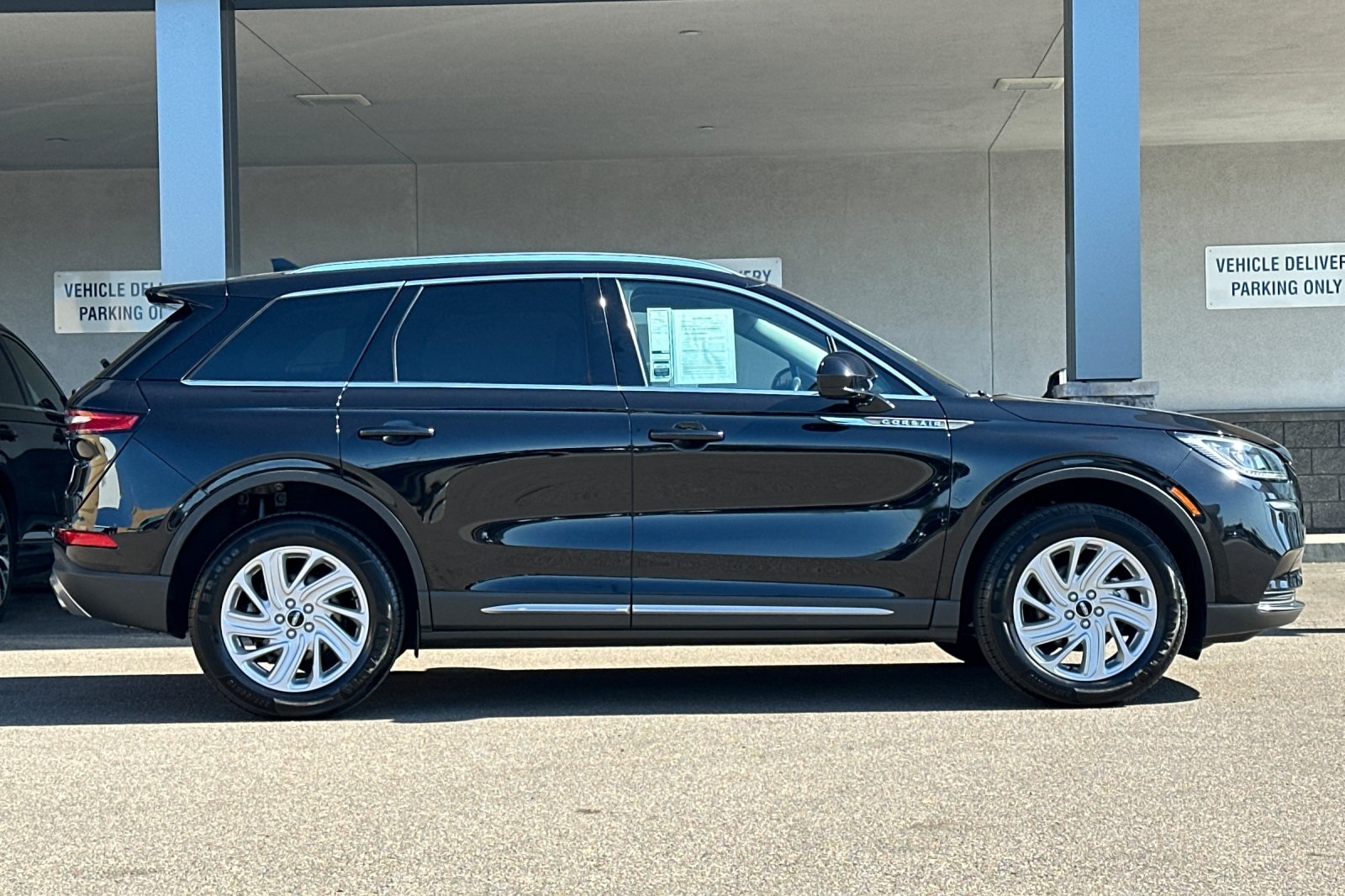 2021 Lincoln Corsair Standard photo 2