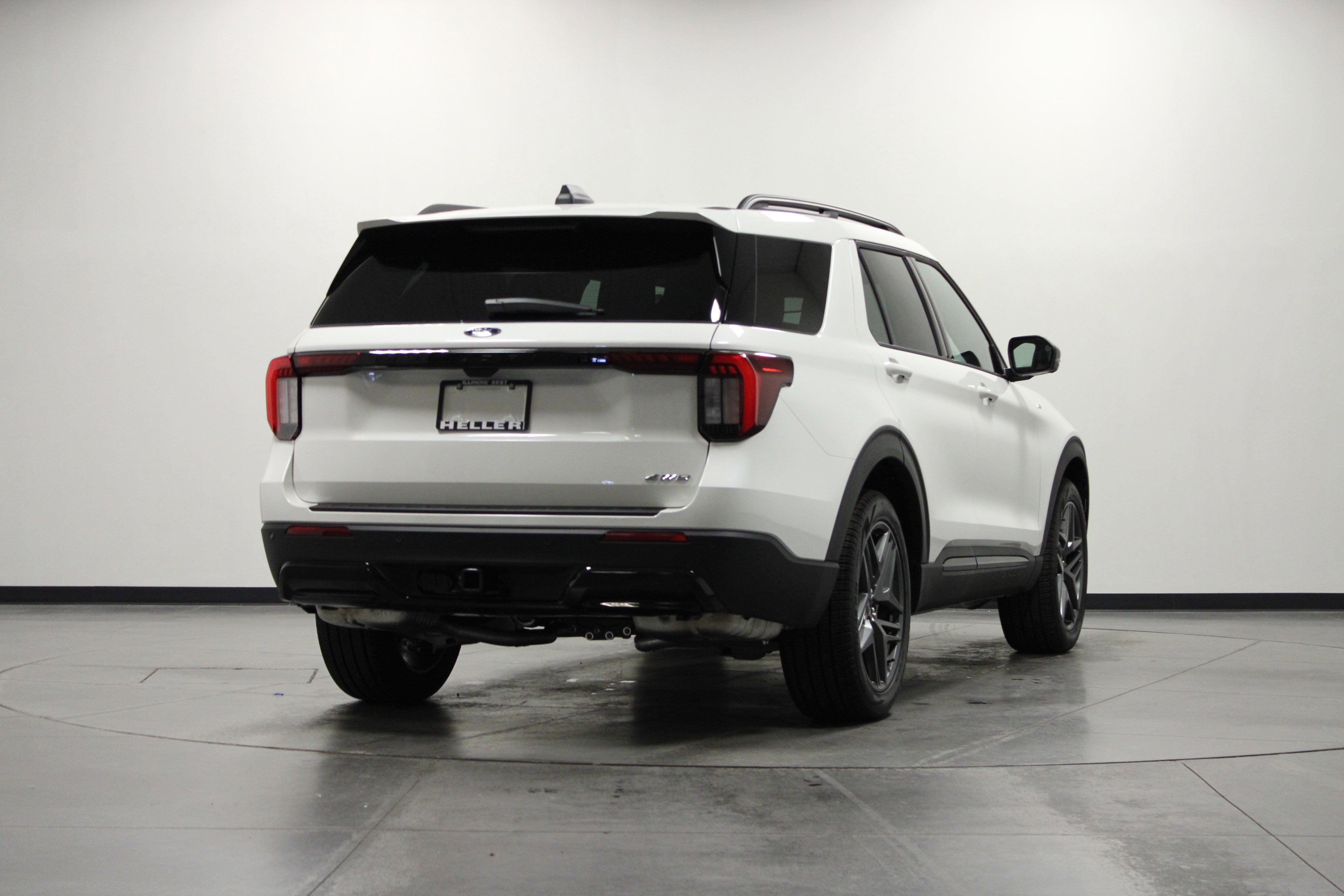 2025 Ford Explorer ST-Line photo 2