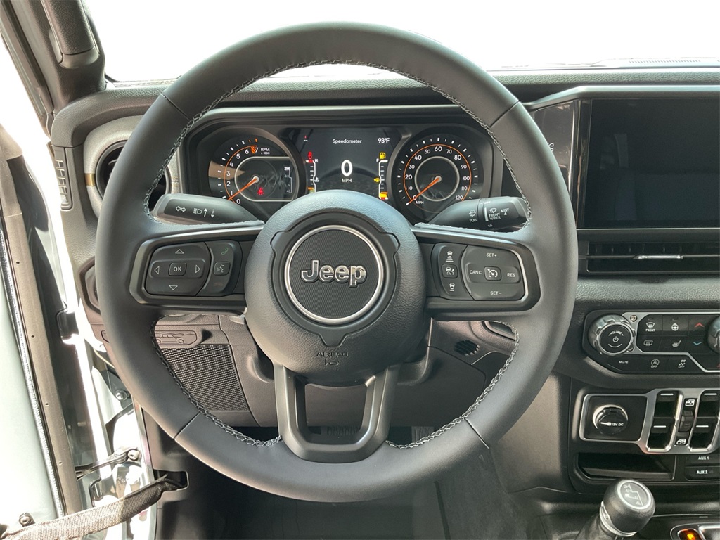 2025 Jeep Gladiator Sport S photo 17