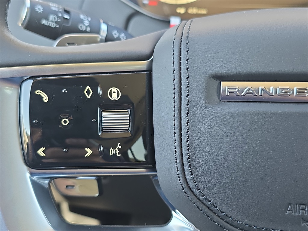2025 Land Rover Range Rover SE photo 14