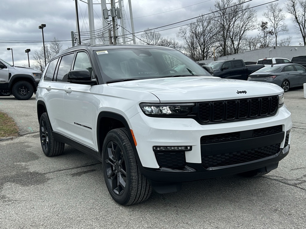 2025 Jeep Grand Cherokee Limited photo 2