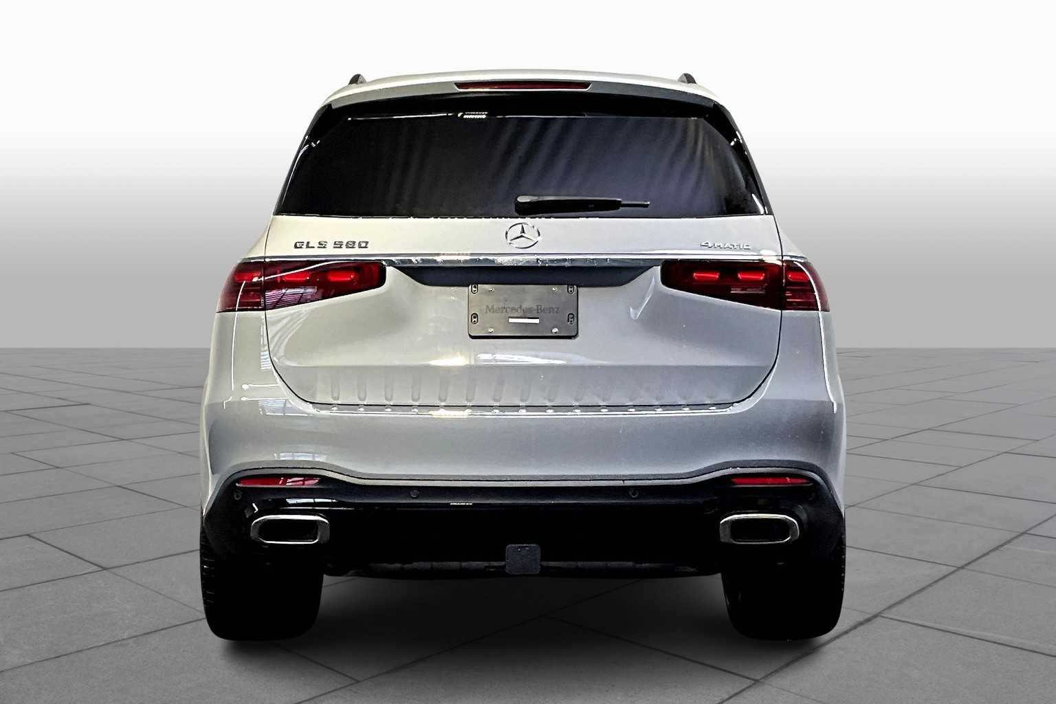 2025 Mercedes Benz GLS 580 4MATIC photo 4