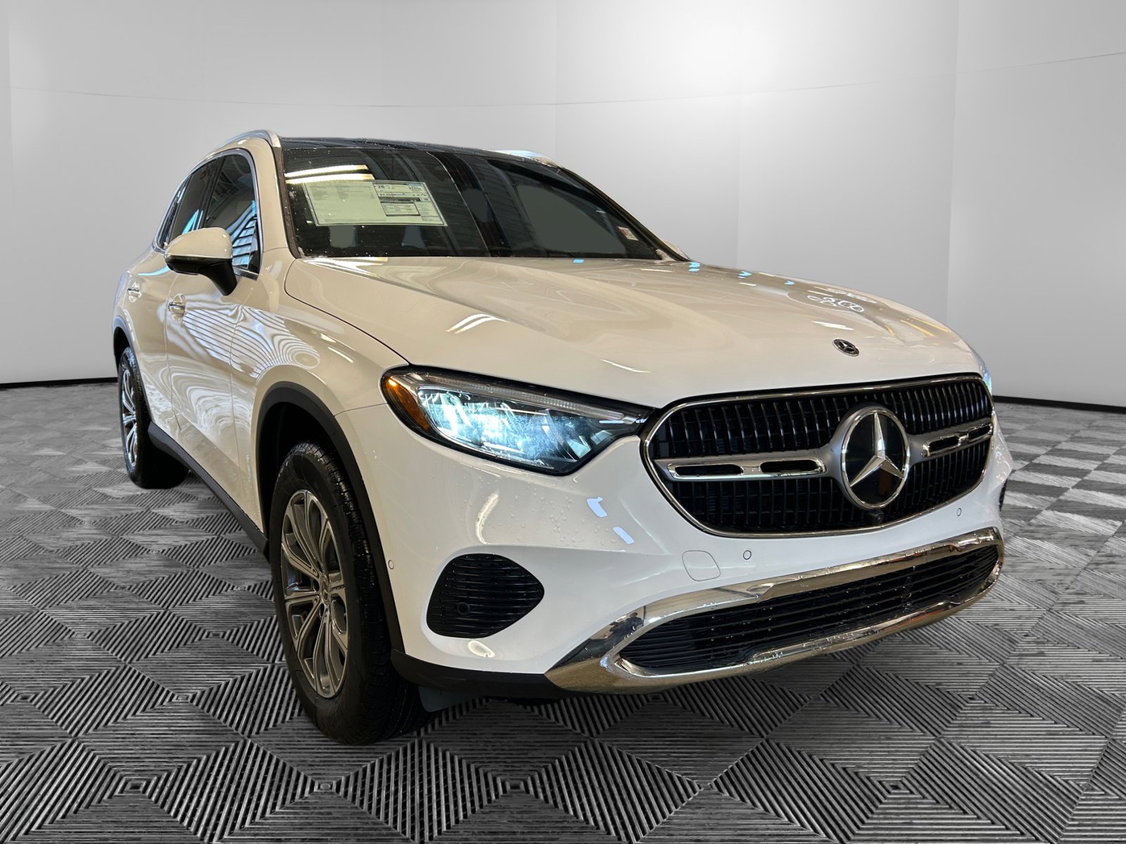 2026 Mercedes-Benz GLC Base's photo
