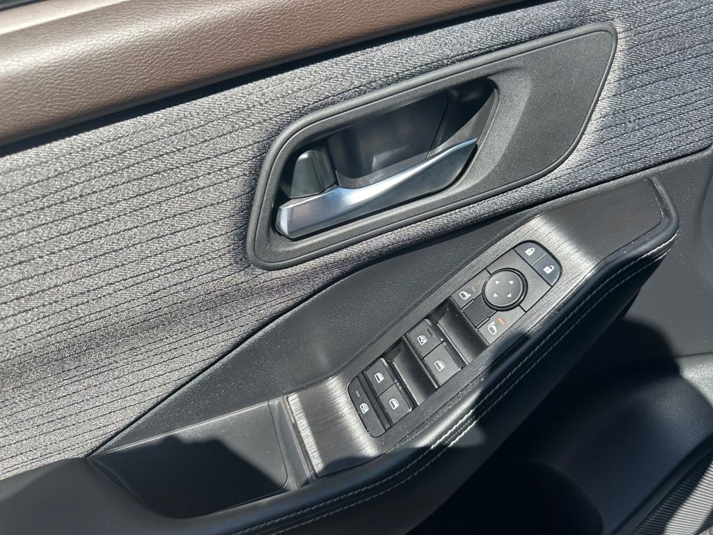 2023 Nissan Rogue SV photo 11