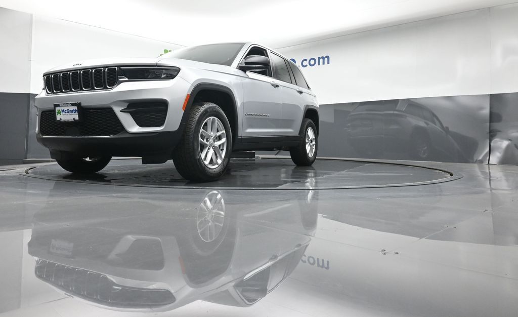 2025 Jeep Grand Cherokee Laredo X photo 4