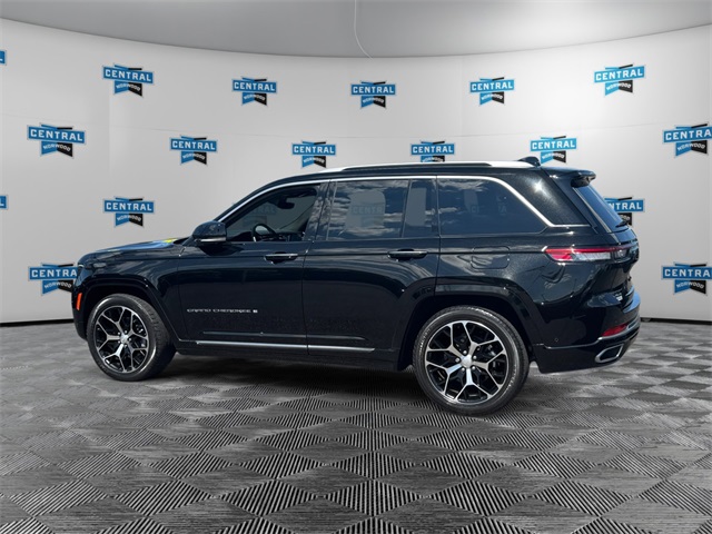 2022 Jeep Grand Cherokee Summit photo 2