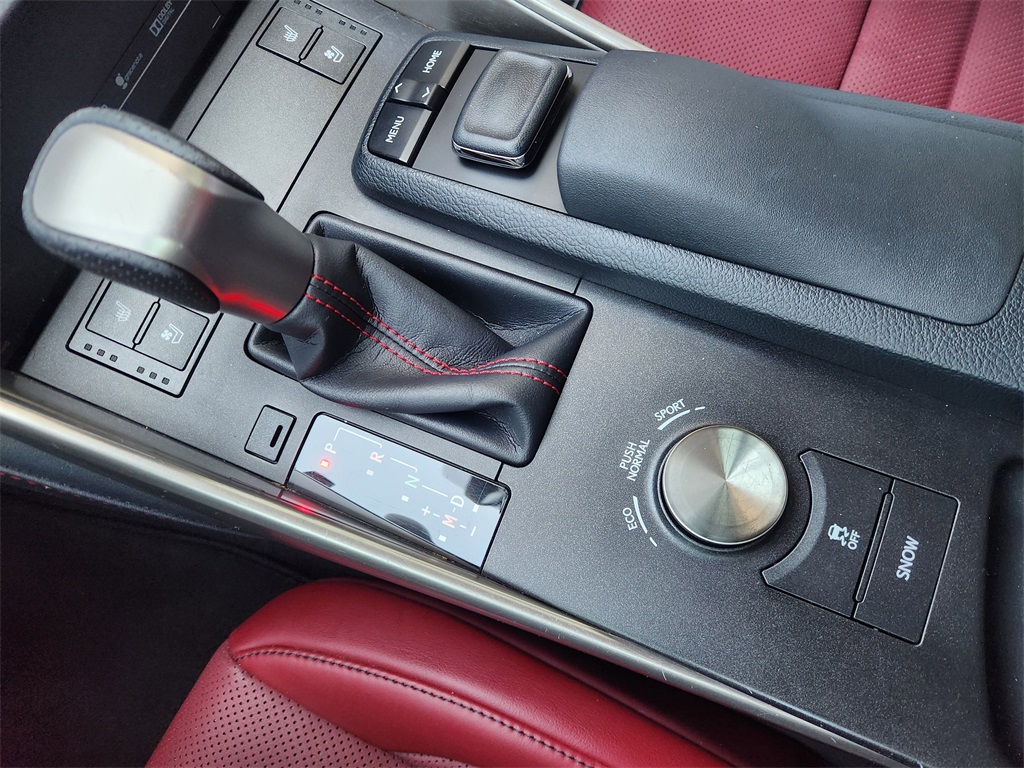 2016 Lexus IS 200t F SPORT photo 18