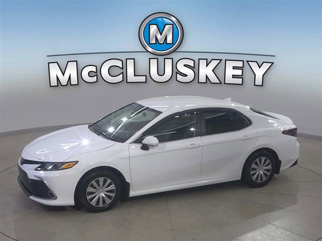 2024 Toyota Camry LE's photo