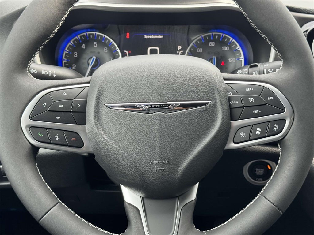 2025 Chrysler Pacifica photo 16