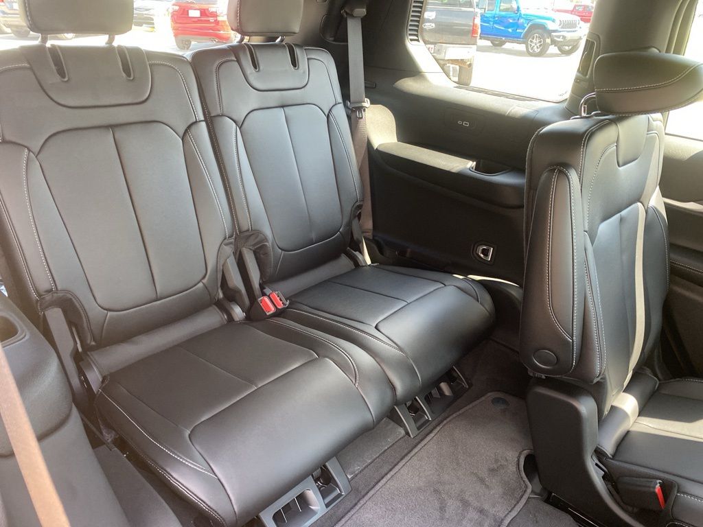 2025 Jeep Grand Cherokee Limited photo 14
