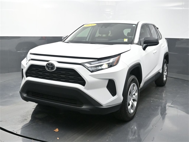 2024 Toyota RAV4 LE's photo