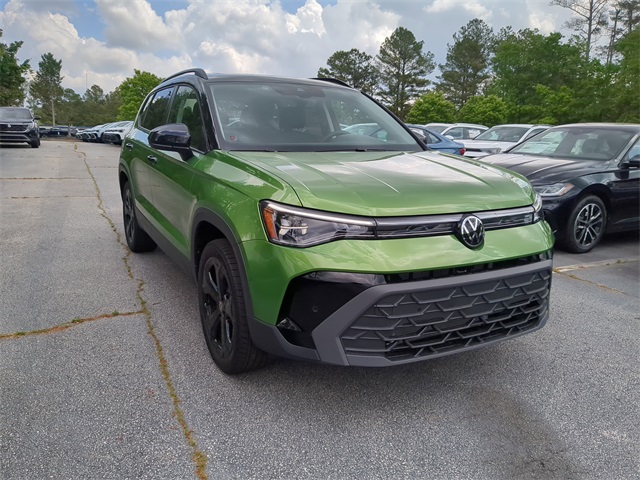 2025 Volkswagen Taos SE photo 3