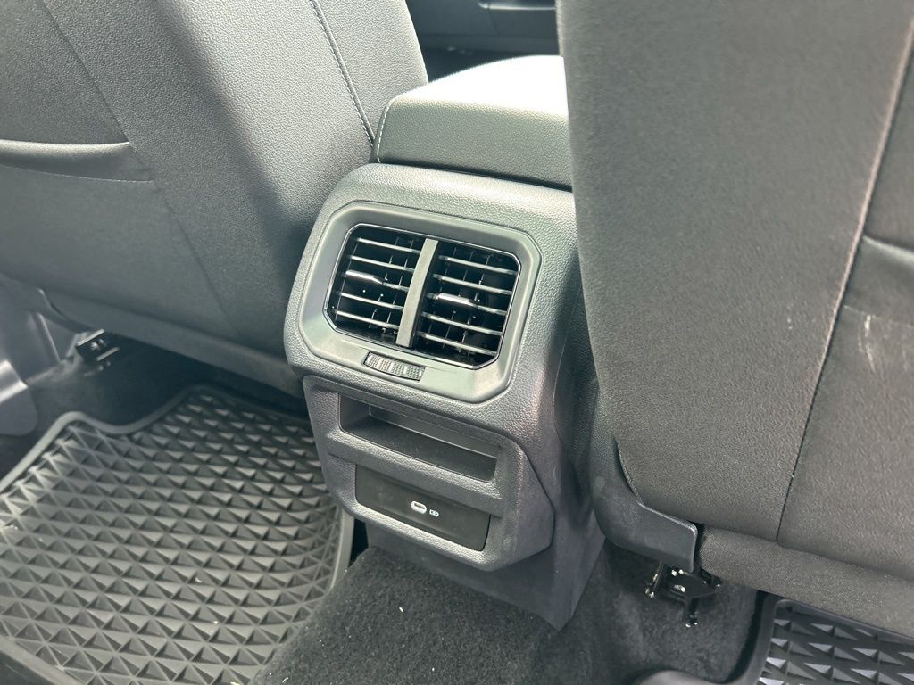 2024 Volkswagen Taos SE photo 43
