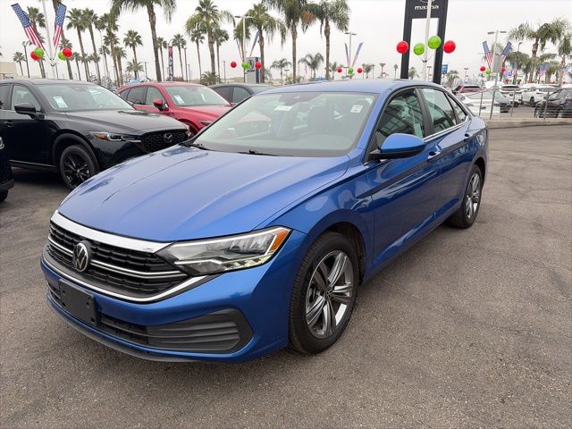 2024 Volkswagen Jetta SE's photo