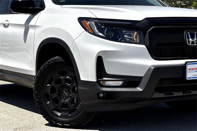 2025 Honda Ridgeline Sport photo 2