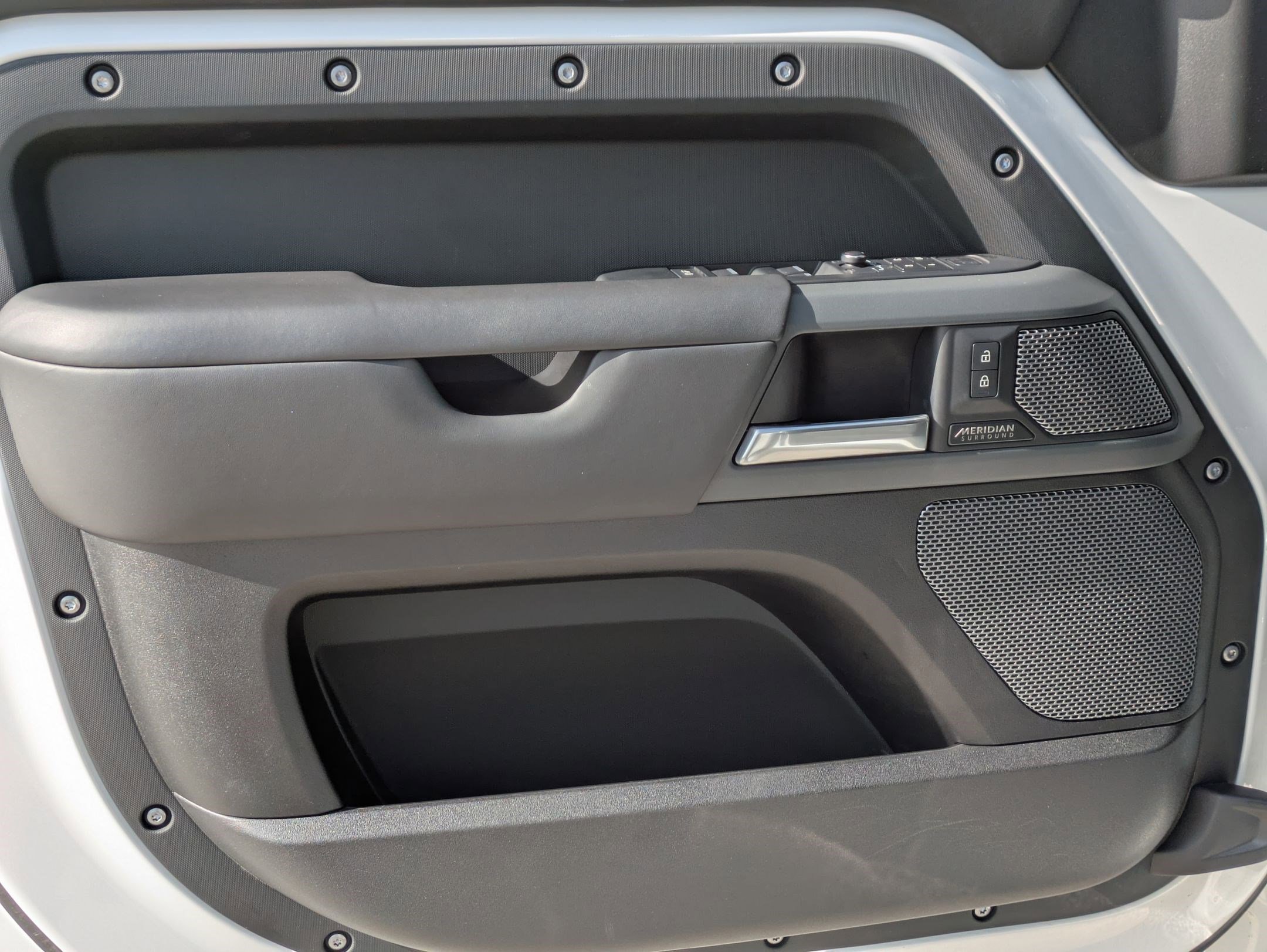 2022 Land Rover Defender 110 X-Dynamic HSE photo 10