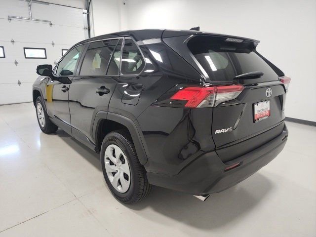 2022 Toyota RAV4 LE photo 6