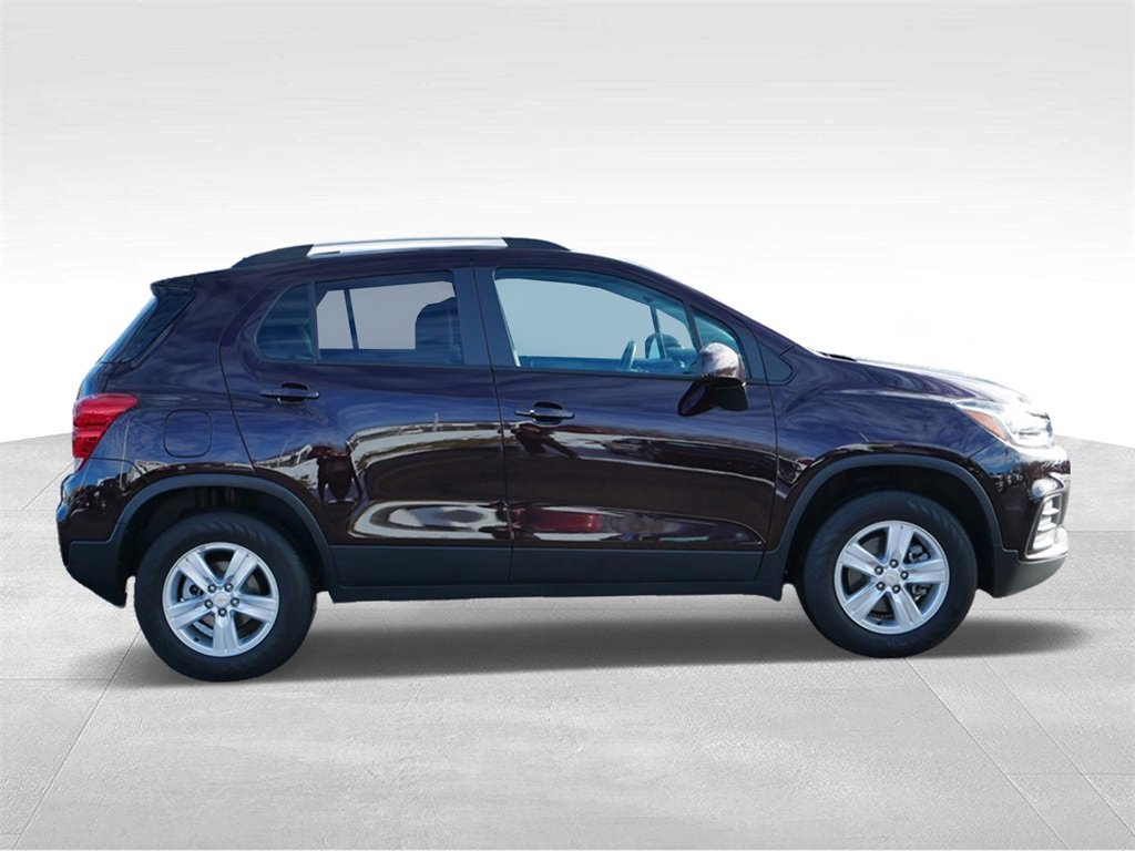 Used 2022 Chevrolet Trax LT with VIN KL7CJPSMXNB565089 for sale in Inver Grove Heights, Minnesota