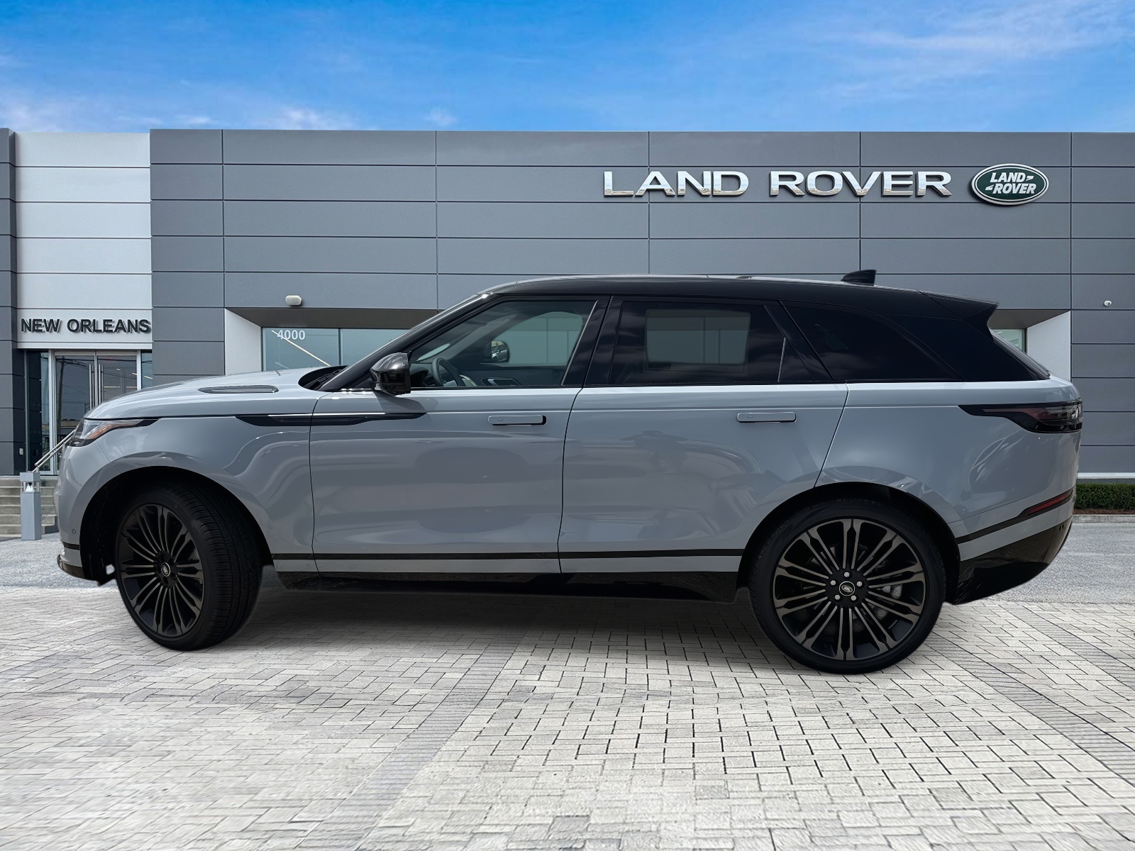 2026 Land Rover Range Rover Velar SE photo 2